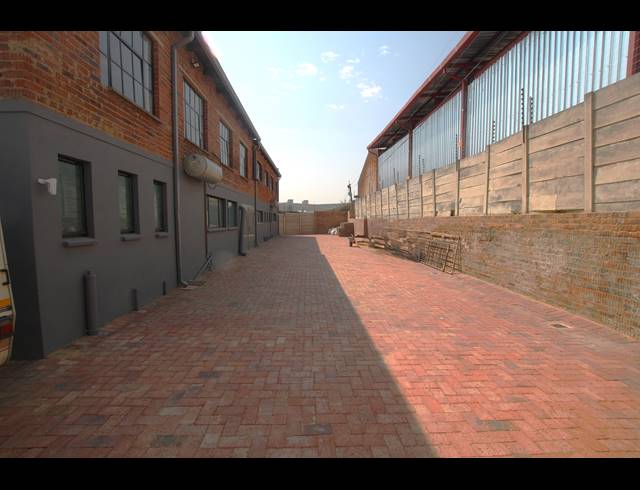 1,683M² FACTORY FOR SALE IN SEBENZA